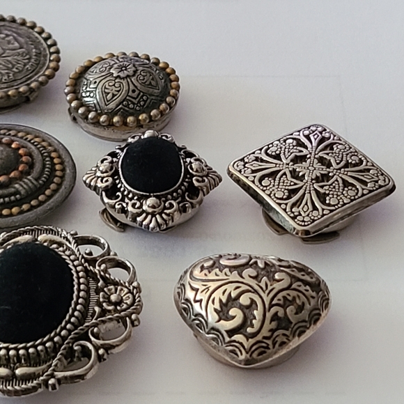 Vintage LOT 14 Snap Open Button Covers Star Moon Heart and more designs - Picture 11 of 16